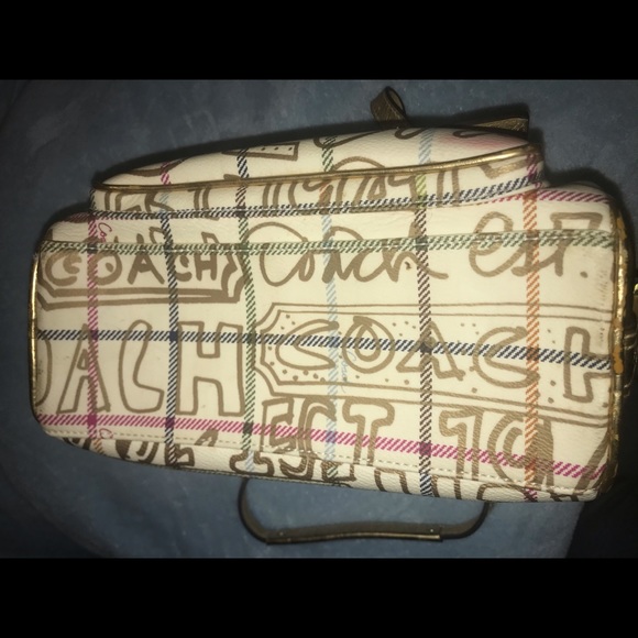 AUTHENTIC COACH SMALL PURSE GOLD - Picture 10 of 16